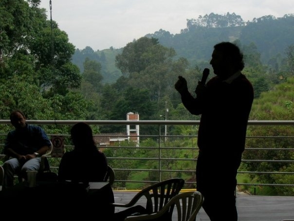 Martín Gorricho dictando un workshop sobre marcas en Colombia.