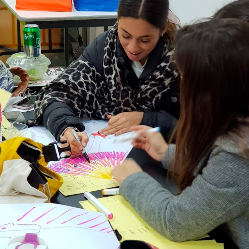 Workshop de diseño de afiches en Chile. Universidad del Desarrollo.