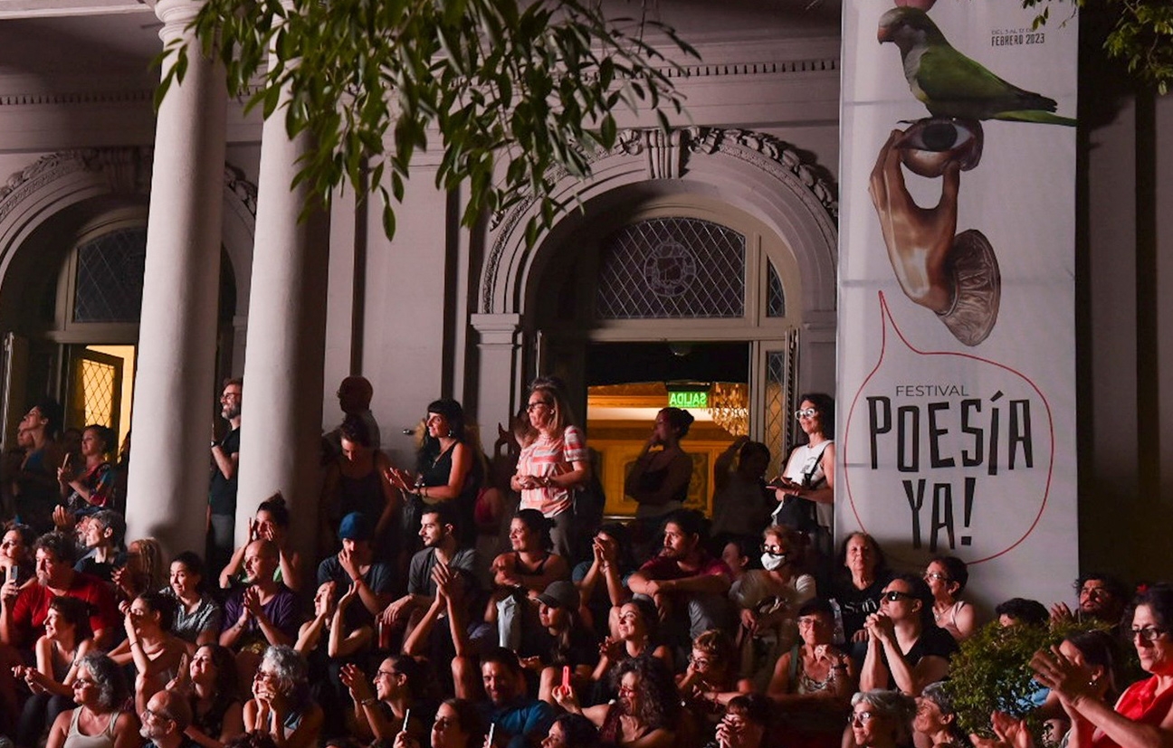 Festival Poesía Ya! Diseño de identidad visual - fachada del la Casa Patria Grande